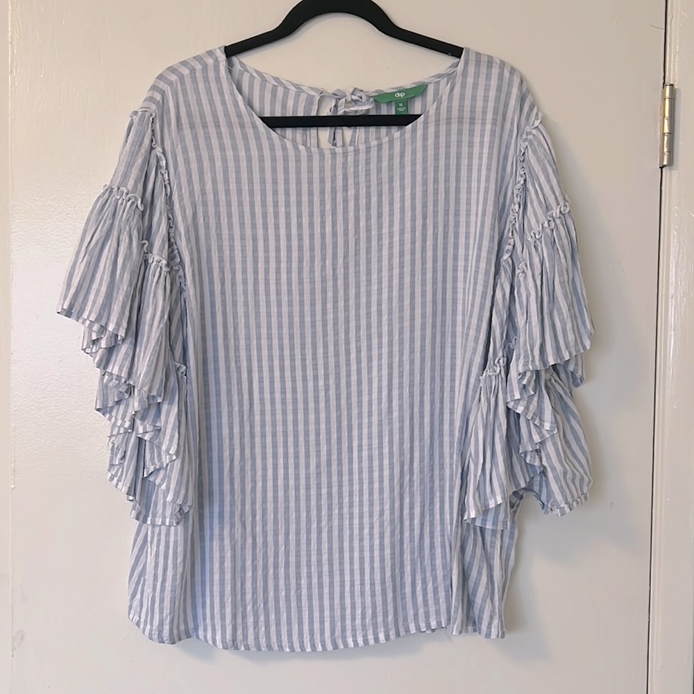 Ruffle sleeve seersucker top